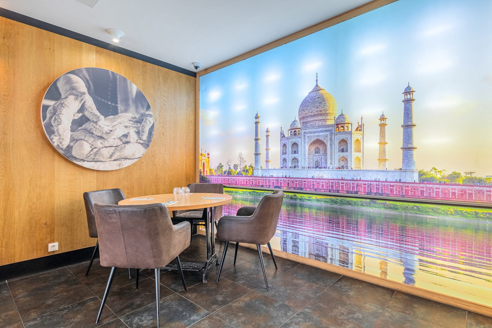 Salle du MAHARAJA Béthune et fresque lumineuse du Taj Mahal