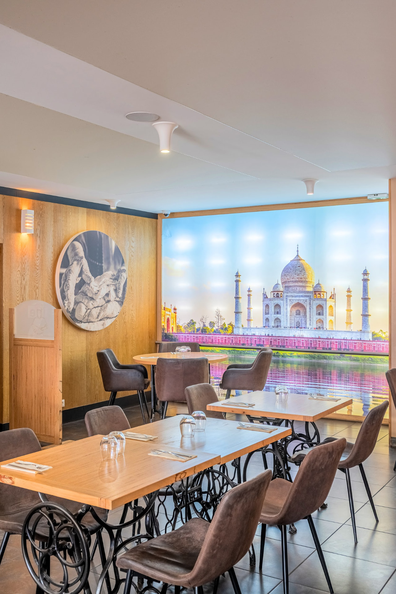 Tables face à la vue du Taj Mahal